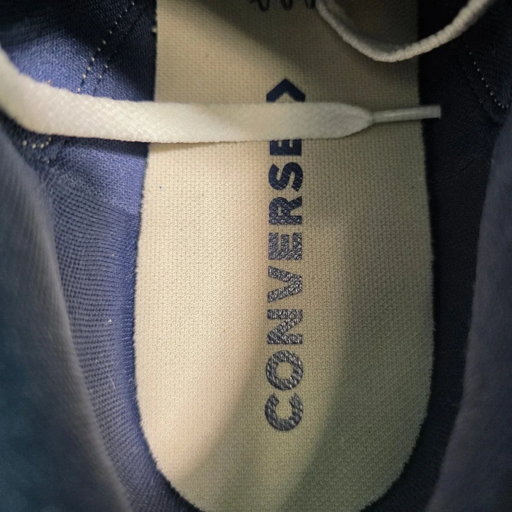 Converse dusty while display